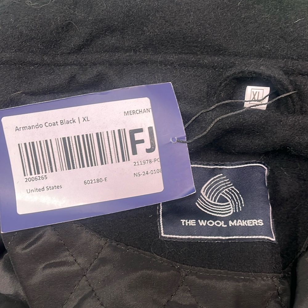 ๐ Armando Black Wool Coat - Picture 6 of 7